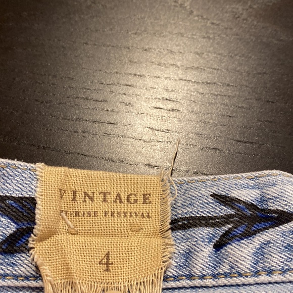 American Eagle Vintage Painted Distressed Denim Shorts; button fly; size 4 - Picture 8 of 11